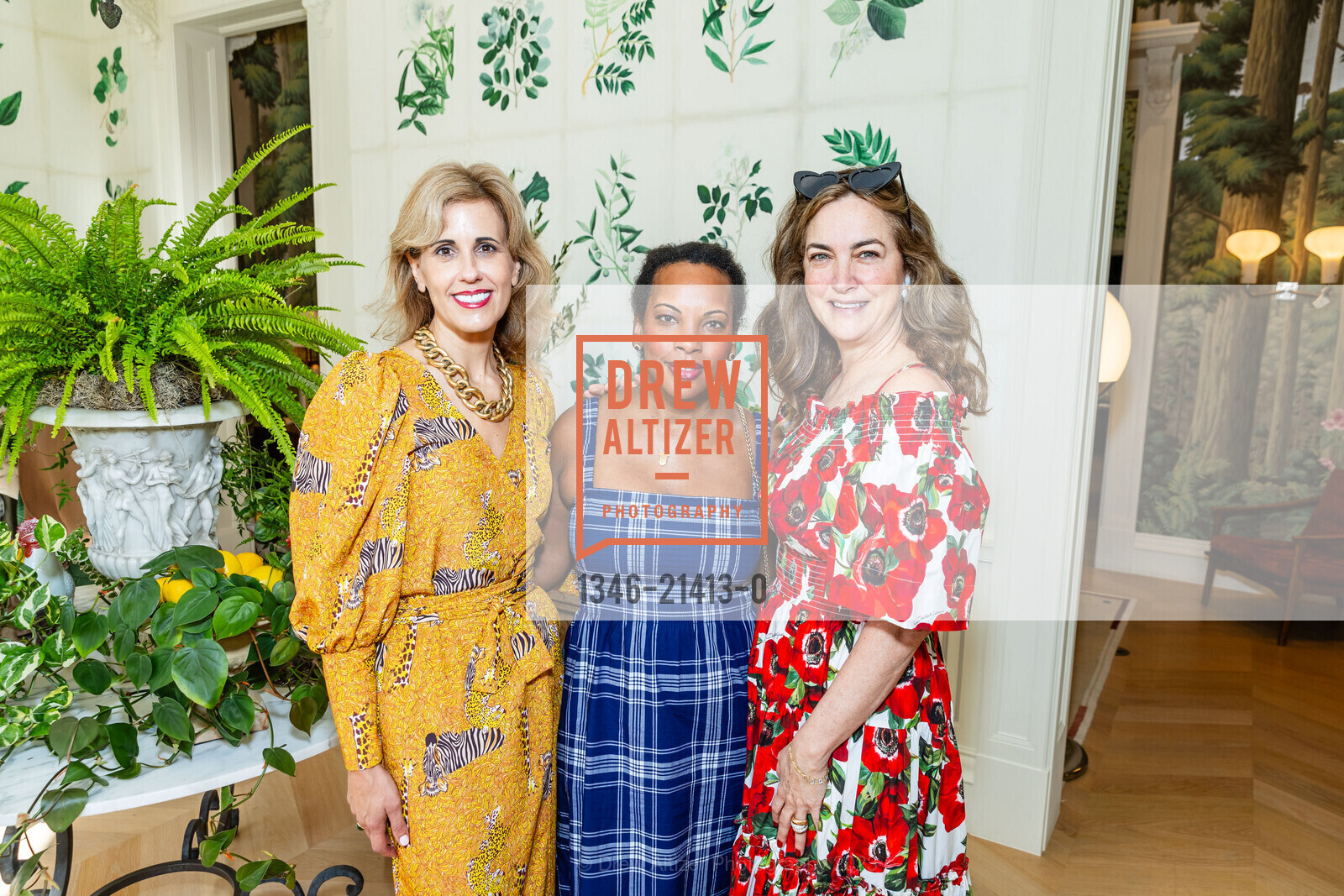 Heather Vecellio, Sarah Kunst, Alexis Traina, de Gournay x HiNote brunch, De Gournay. 3296 Sacramento St, SF, CA 94115 US, October 11th, 2023, Photo #1346-21413-0 Heather Vecellio, Sarah Kunst, Alexis Traina, Photo #1346-21413-0