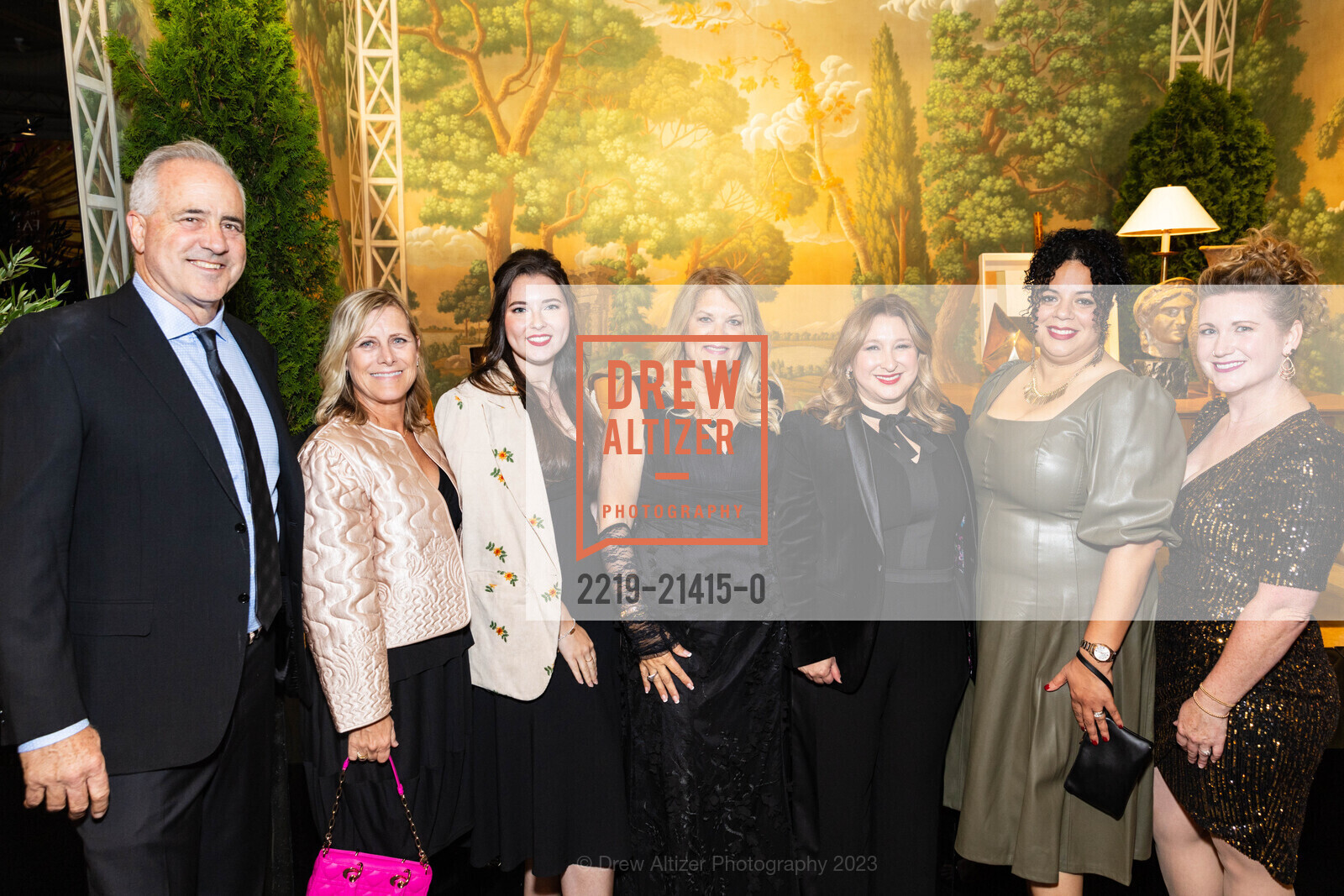 Joe Concilla, Leslie Concilla, Samantha Klick, Robin Merwin, Elizabeth Velasco, Deirdre Goodman, Kate Kelly, The San Francisco Fall Show Opening Night Gala, Festival Pavilion. 38 Fort Mason, SF, CA 94123 US, October 11th, 2023, Photo #2219-21415-0 Joe Concilla, Leslie Concilla, Samantha Klick, Robin Merwin, Elizabeth Velasco, Deirdre Goodman, Kate Kelly, Photo #2219-21415-0