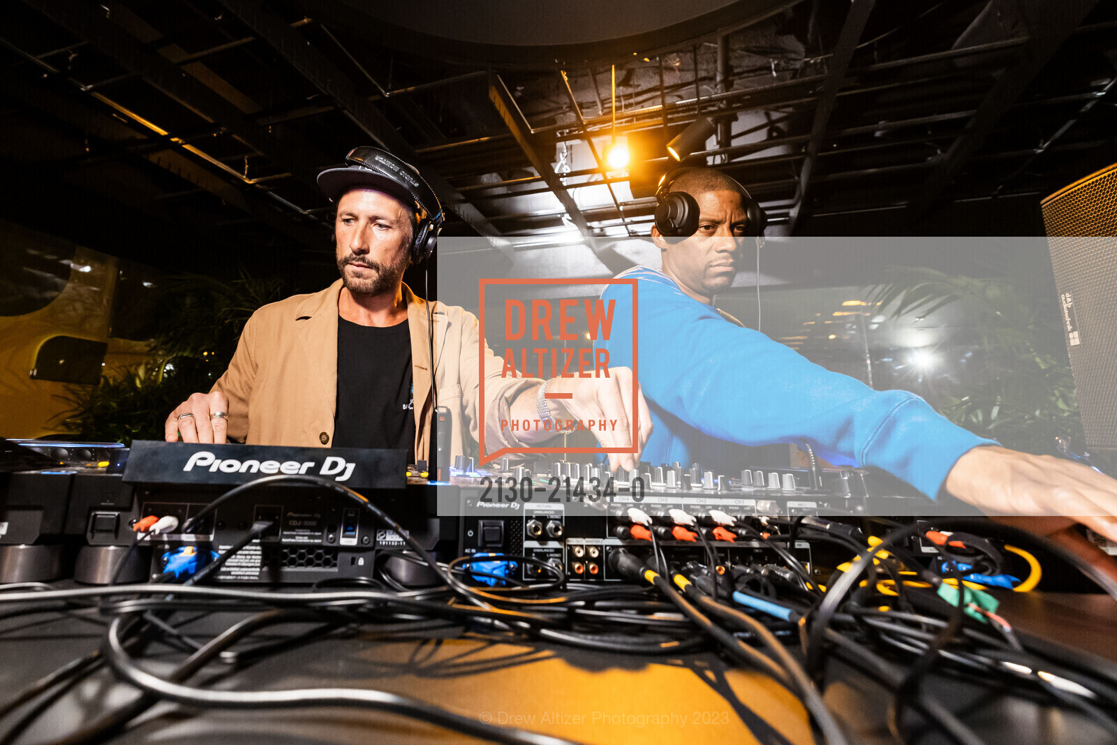 Miguel Migs, DJ D Sharp, Photo #2130-21434-0