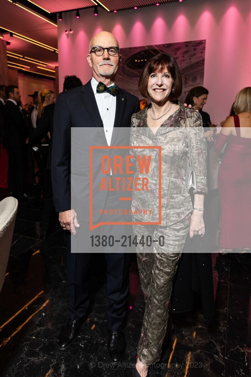 Milton Reeder, Margot Hirsch, The Junior League of San Francisco Women's Leadership Gala 2023, The Green Room. 401 Van Ness Ave, SF, CA 94102 US, October 21st, 2023, Photo #1380-21440-0 Milton Reeder, Margot Hirsch, Photo #1380-21440-0