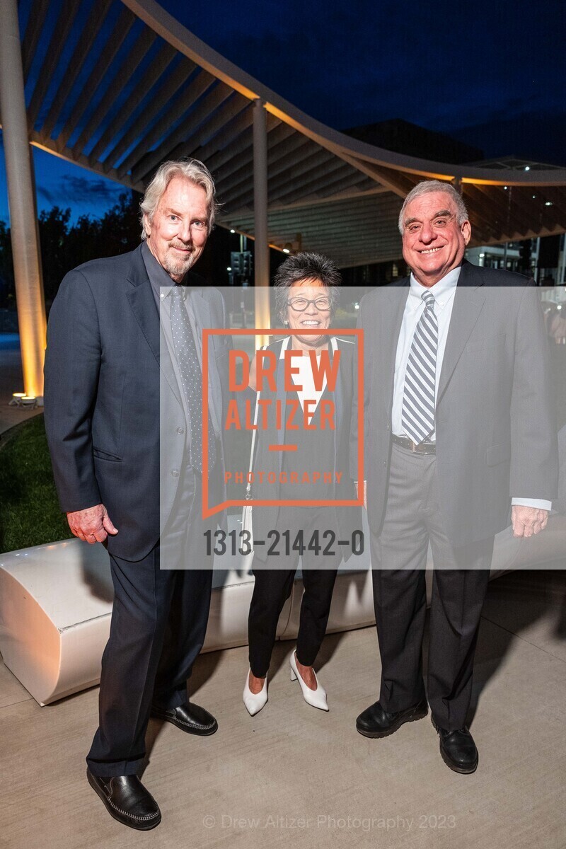Douglas Walla, Kim Kanatani, William Lieberman, Manetti Shrem Museum of Art Fall Gala, Jan Shrem and Maria Manetti Shrem Museum of Art. 254 Old Davis Rd, Davis, CA 95616, United States, October 21st, 2023, Photo #1313-21442-0 Douglas Walla, Kim Kanatani, William Lieberman, Photo #1313-21442-0