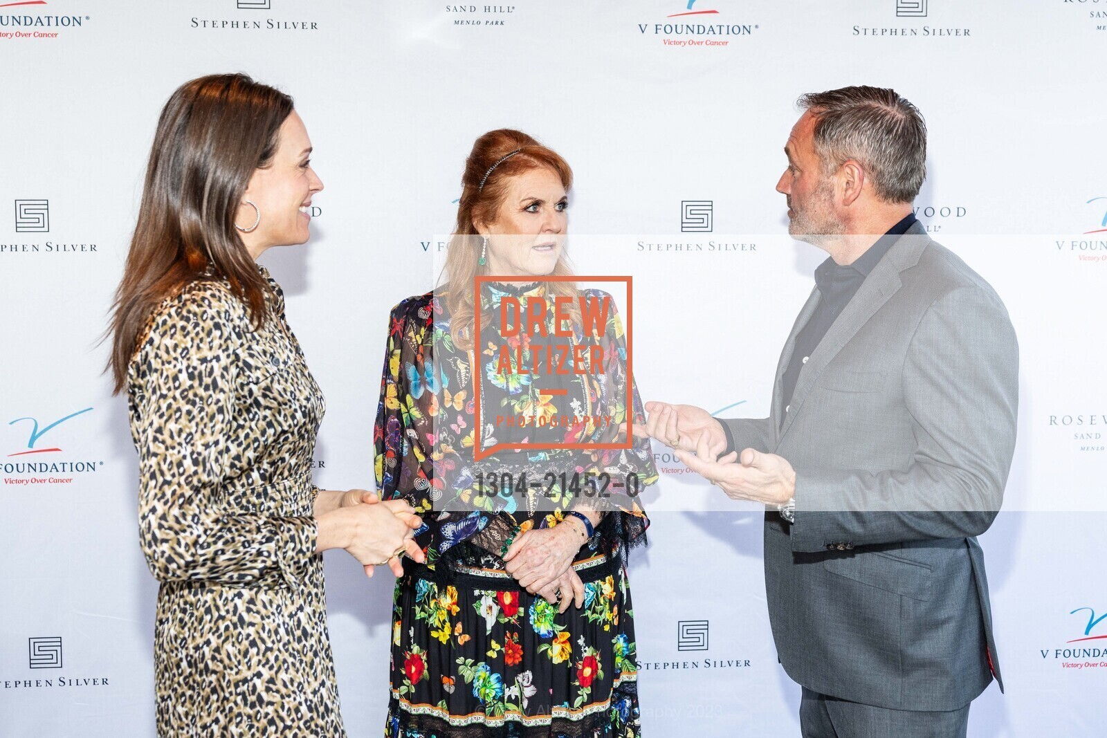 Kendra Stewart, Sarah Ferguson, Tim Stannard, The V Foundation's "Dinner with the Duchess", Private Residence, October 27th, 2023, Photo #1304-21452-0 Kendra Stewart, Sarah Ferguson, Tim Stannard, Photo #1304-21452-0