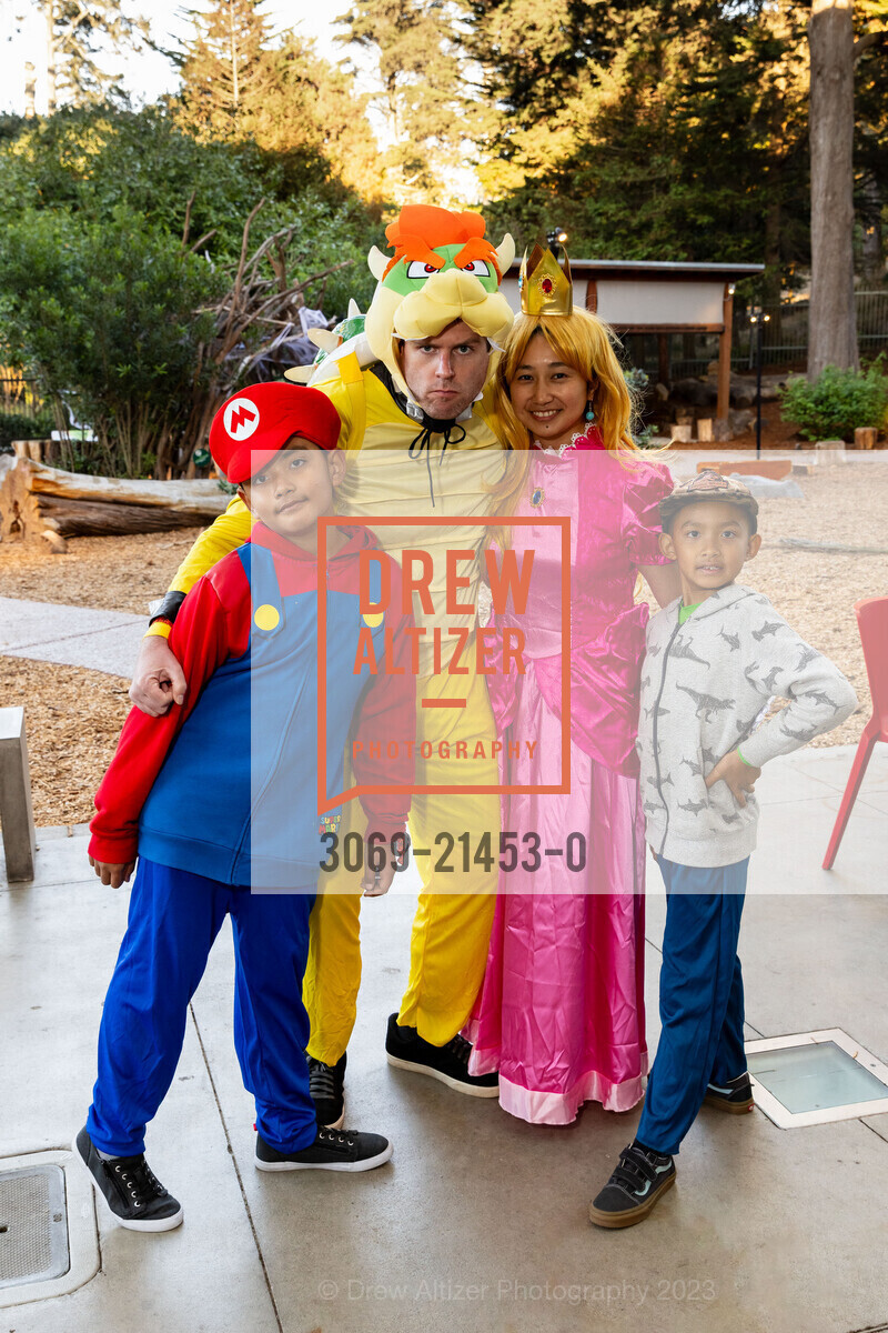 Chad Cortez, Jo Leong, Jackson, Grayson, California Academy's SuperNatural Halloween 2023, California Academy of Sciences. 55 Music Concourse Dr, SF, CA 94118 US, October 27th, 2023, Photo #3069-21453-0 Chad Cortez, Jo Leong, Jackson, Grayson, Photo #3069-21453-0