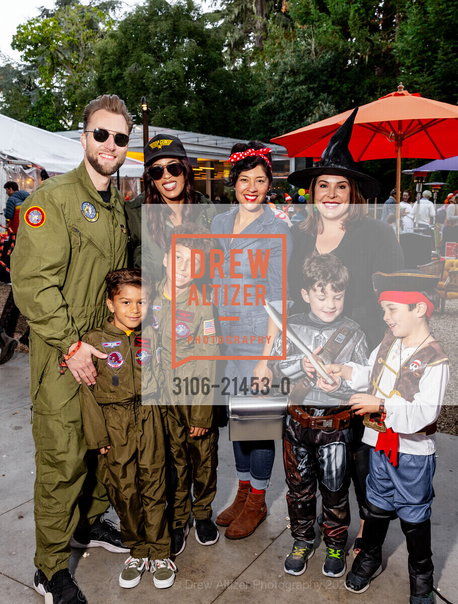 Felix Bermeister, Marissa Bermeister, Max Bermeister, Lucas Bermeister, Stephanie Rodriguez, Bennett Rooney, Guenevere Courtney, Kevin Debrue, California Academy's SuperNatural Halloween 2023, California Academy of Sciences. 55 Music Concourse Dr, SF, CA 94118 US, October 27th, 2023, Photo #3106-21453-0 Felix Bermeister, Marissa Bermeister, Max Bermeister, Lucas Bermeister, Stephanie Rodriguez, Bennett Rooney, Guenevere Courtney, Kevin Debrue, Photo #3106-21453-0