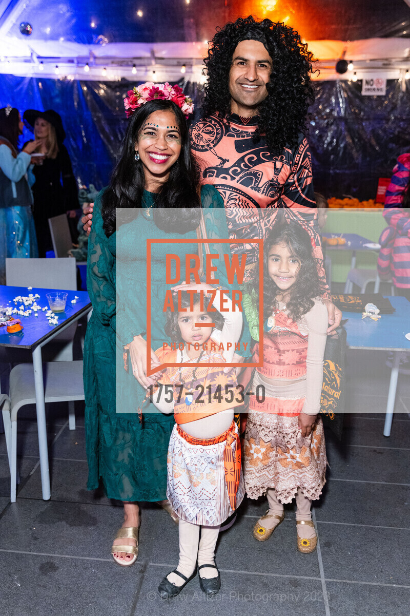 Anita Modi, Kunal Modi, California Academy's SuperNatural Halloween 2023, California Academy of Sciences. 55 Music Concourse Dr, SF, CA 94118 US, October 27th, 2023, Photo #1757-21453-0 Anita Modi, Kunal Modi, Photo #1757-21453-0