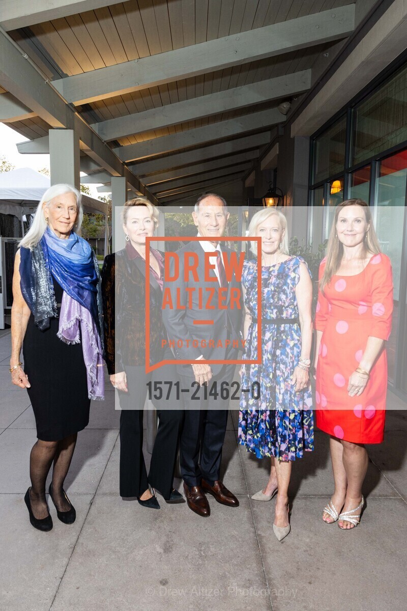 Julie Packard, Ashley Sonsini, Larry Sonsini, Wendy Schmidt, Tegan Acton, The Monterey Bay Aquarium's David Packard Award Dinner, Rosewood Sand Hill. 2825 Sand Hill Rd, Menlo Park, CA 94025 US, Photo #1571-21462-0 Julie Packard, Ashley Sonsini, Larry Sonsini, Wendy Schmidt, Tegan Acton, Photo #1571-21462-0