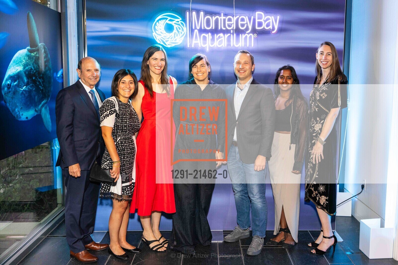 Michael Mantell, Alex Karram, Sarah Stephens, Louise Stephens, Eric Roosh, Dana Romayo, Anna Davenport, The Monterey Bay Aquarium's David Packard Award Dinner, Rosewood Sand Hill. 2825 Sand Hill Rd, Menlo Park, CA 94025 US, Photo #1291-21462-0 Michael Mantell, Alex Karram, Sarah Stephens, Louise Stephens, Eric Roosh, Dana Romayo, Anna Davenport, Photo #1291-21462-0