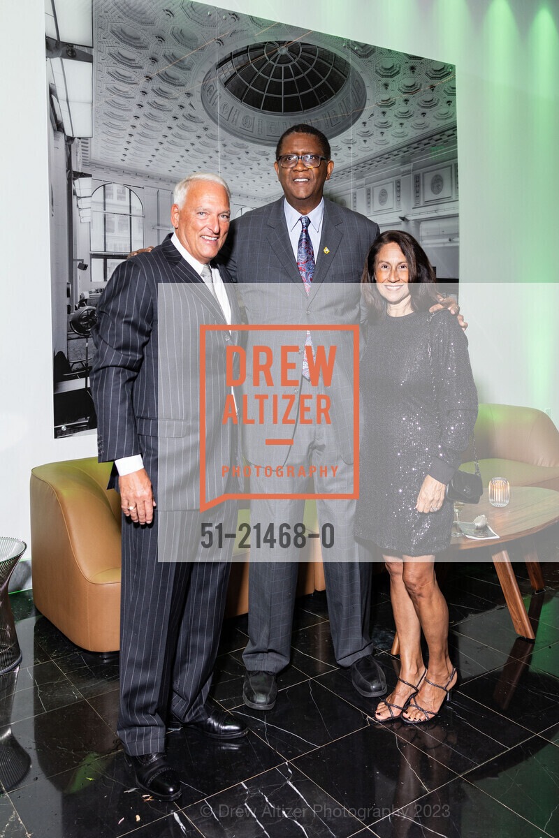Jim Alessandri, Bill Cartwright, Norma Alessandri, The Hilltop Club Foundation Tip-Off Gala, One Sansome Street. One Sansome Street, SAN FRANCISCO, California 94104 US, November 4th, 2023, Photo #51-21468-0 Jim Alessandri, Bill Cartwright, Norma Alessandri, Photo #51-21468-0