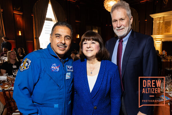 Jose Hernandez, Cynthia Bengier, Gary Bengier, Photo #1822-21498-0
