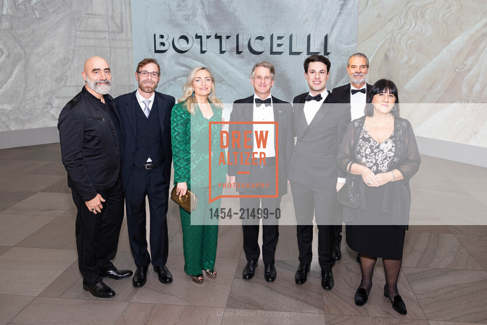 Simone Mazzetto, Sergio Strozzi, Mariangela Zappia, Thomas Campbell, Furio Rinaldi, Carlo Costa, Alberta Lai, Botticelli Drawings Black Tie Dinner, Legion of Honor. 100 34th Ave, SF, CA 94121 US, November 17th, 2023, Photo #1454-21499-0 Simone Mazzetto, Sergio Strozzi, Mariangela Zappia, Thomas Campbell, Furio Rinaldi, Carlo Costa, Alberta Lai, Photo #1454-21499-0