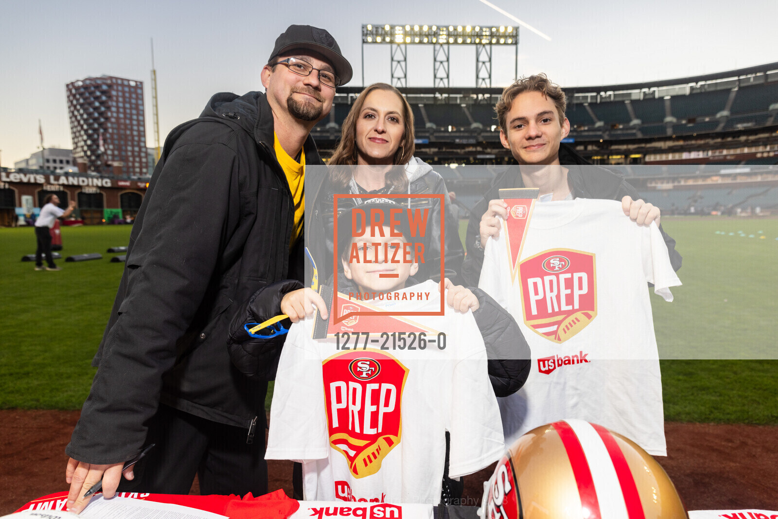 John Garcia, Kimberly Garcia, Roman Garcia, Jackson Garcia, Holiday Heroes 2023, Oracle Park. 24 Willie Mays Plaza, SF, CA 94107 US, December 12th, 2023, Photo #1277-21526-0 John Garcia, Kimberly Garcia, Roman Garcia, Jackson Garcia, Photo #1277-21526-0