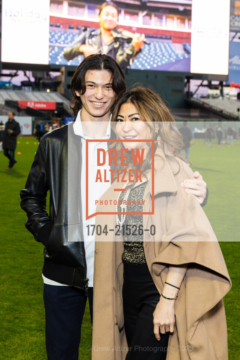 Daniel Davenport Gross, Susan Davenport, Holiday Heroes 2023, Oracle Park. 24 Willie Mays Plaza, SF, CA 94107 US, December 12th, 2023, Photo #1704-21526-0 Daniel Davenport Gross, Susan Davenport, Photo #1704-21526-0