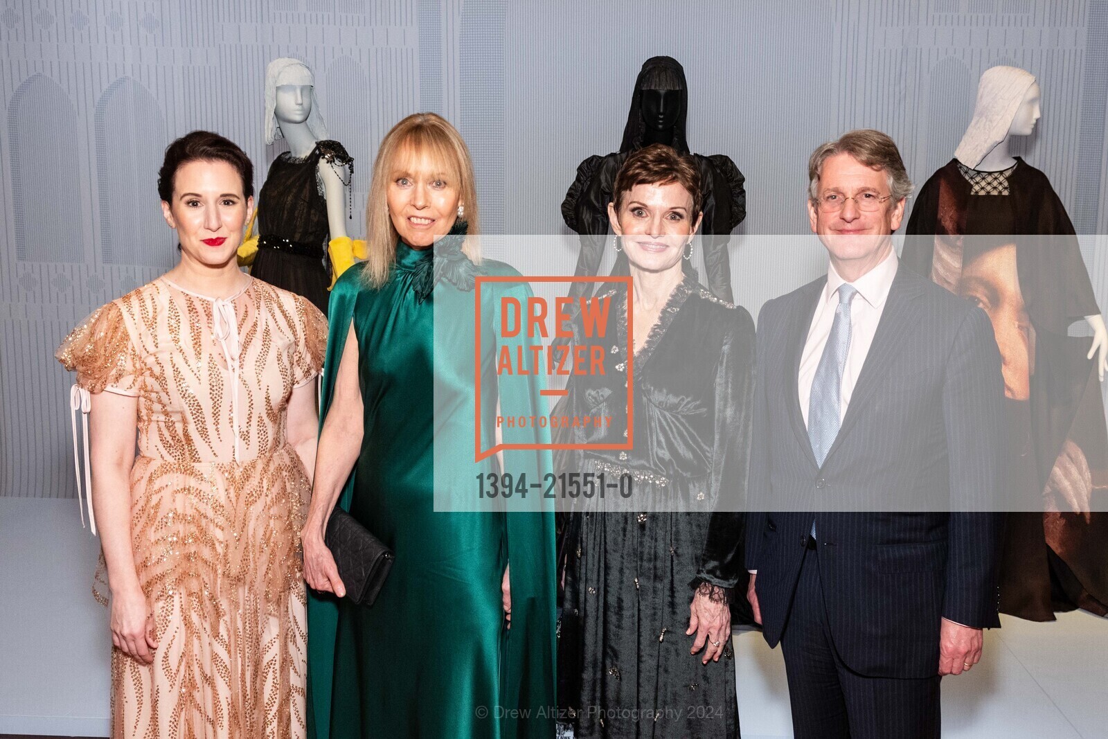 Laura Camerlengo, Christine Suppes, Denise Littlefield Sobel, Thomas Campbell, FAMSF FASHIONING SAN FRANCISCO Opening 2024, de Young Museum. 50 Hagiwara Tea Garden Dr, SF, CA 94118 US, January 18th, 2024, Photo #1394-21551-0 Laura Camerlengo, Christine Suppes, Denise Littlefield Sobel, Thomas Campbell, Photo #1394-21551-0
