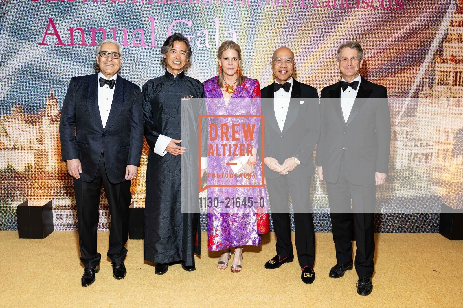 David Shimmon, Lee Mingwei, Mary Beth Shimmon, Darren Walker, Thomas Campbell, Annual Gala 2024 with The deYoung and the Fine Arts Museums of San Francisco, de Young Museum. 50 Hagiwara Tea Garden Dr, SF, CA 94118 US, Photo #1130-21645-0 David Shimmon, Lee Mingwei, Mary Beth Shimmon, Darren Walker, Thomas Campbell, Photo #1130-21645-0