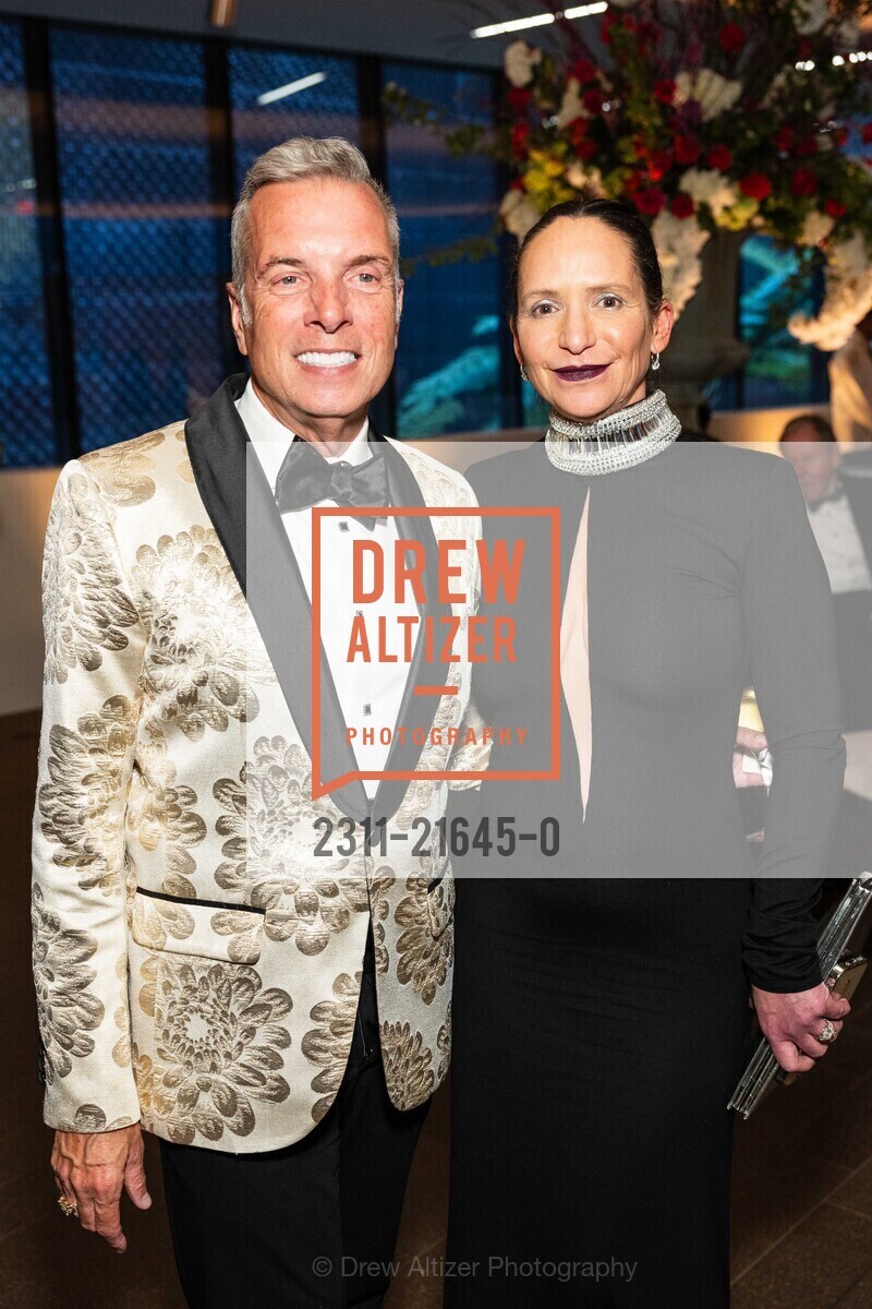 Roman Gronkowski, Courtney Dallaire, Annual Gala 2024 with The deYoung and the Fine Arts Museums of San Francisco, de Young Museum. 50 Hagiwara Tea Garden Dr, SF, CA 94118 US, Photo #2311-21645-0 Roman Gronkowski, Courtney Dallaire, Photo #2311-21645-0