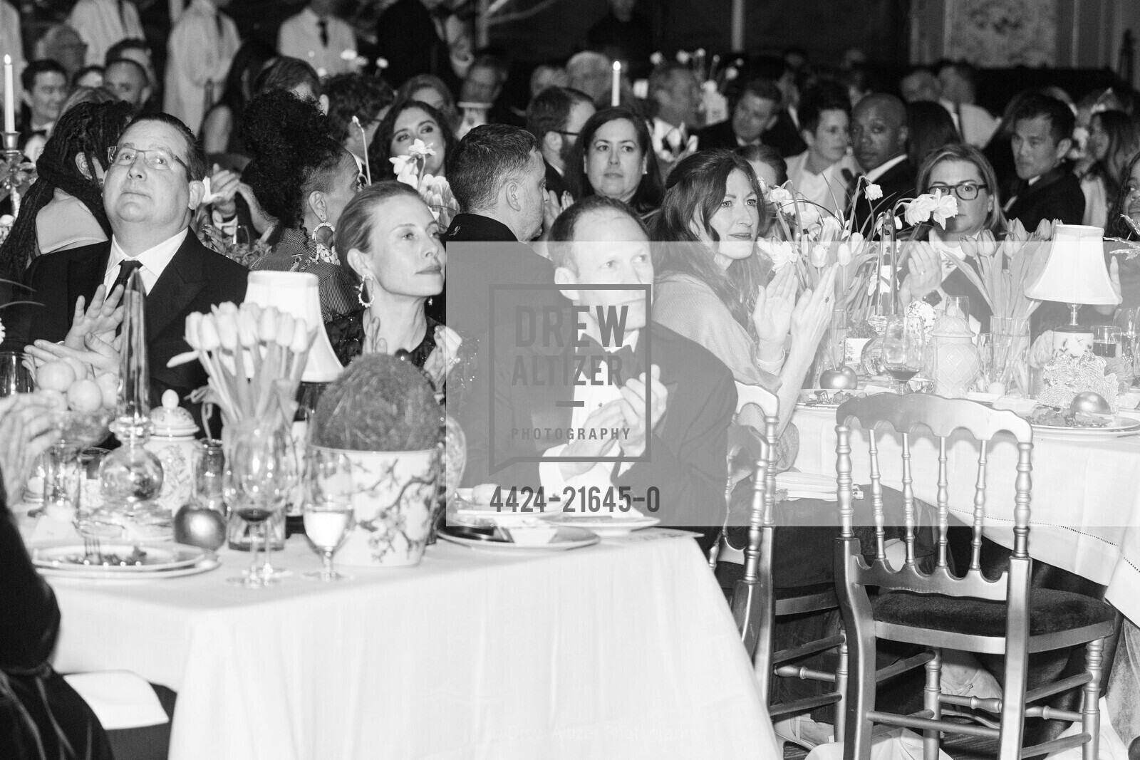 Honora Kerr, Jason Moment, Annual Gala 2024 with The deYoung and the Fine Arts Museums of San Francisco, de Young Museum. 50 Hagiwara Tea Garden Dr, SF, CA 94118 US, Photo #4424-21645-0 Honora Kerr, Jason Moment, Photo #4424-21645-0