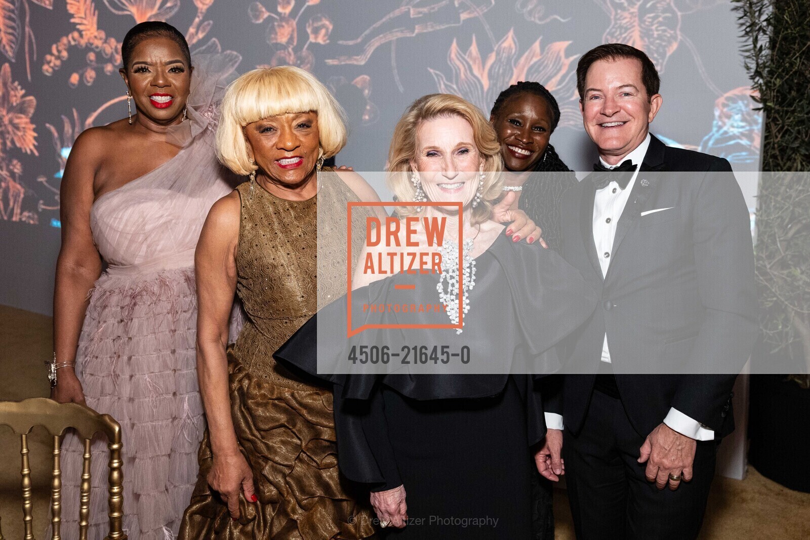 Cathy Adams, Brenda Wright, Lorna Meyer Calas, Nola Turnage, Trent Norris, Annual Gala 2024 with The deYoung and the Fine Arts Museums of San Francisco, de Young Museum. 50 Hagiwara Tea Garden Dr, SF, CA 94118 US, Photo #4506-21645-0 Cathy Adams, Brenda Wright, Lorna Meyer Calas, Nola Turnage, Trent Norris, Photo #4506-21645-0
