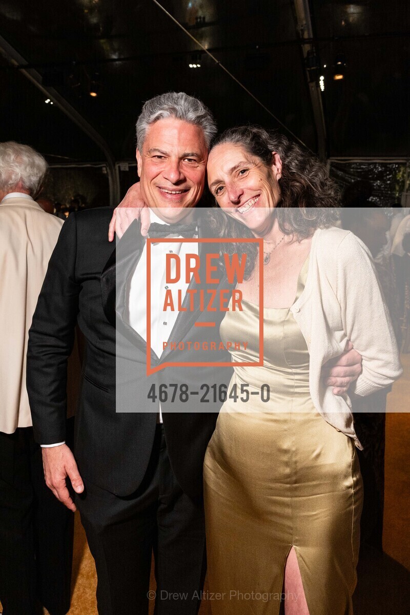 David Stull, Kirsten Komoroske, Annual Gala 2024 with The deYoung and the Fine Arts Museums of San Francisco, de Young Museum. 50 Hagiwara Tea Garden Dr, SF, CA 94118 US, Photo #4678-21645-0 David Stull, Kirsten Komoroske, Photo #4678-21645-0