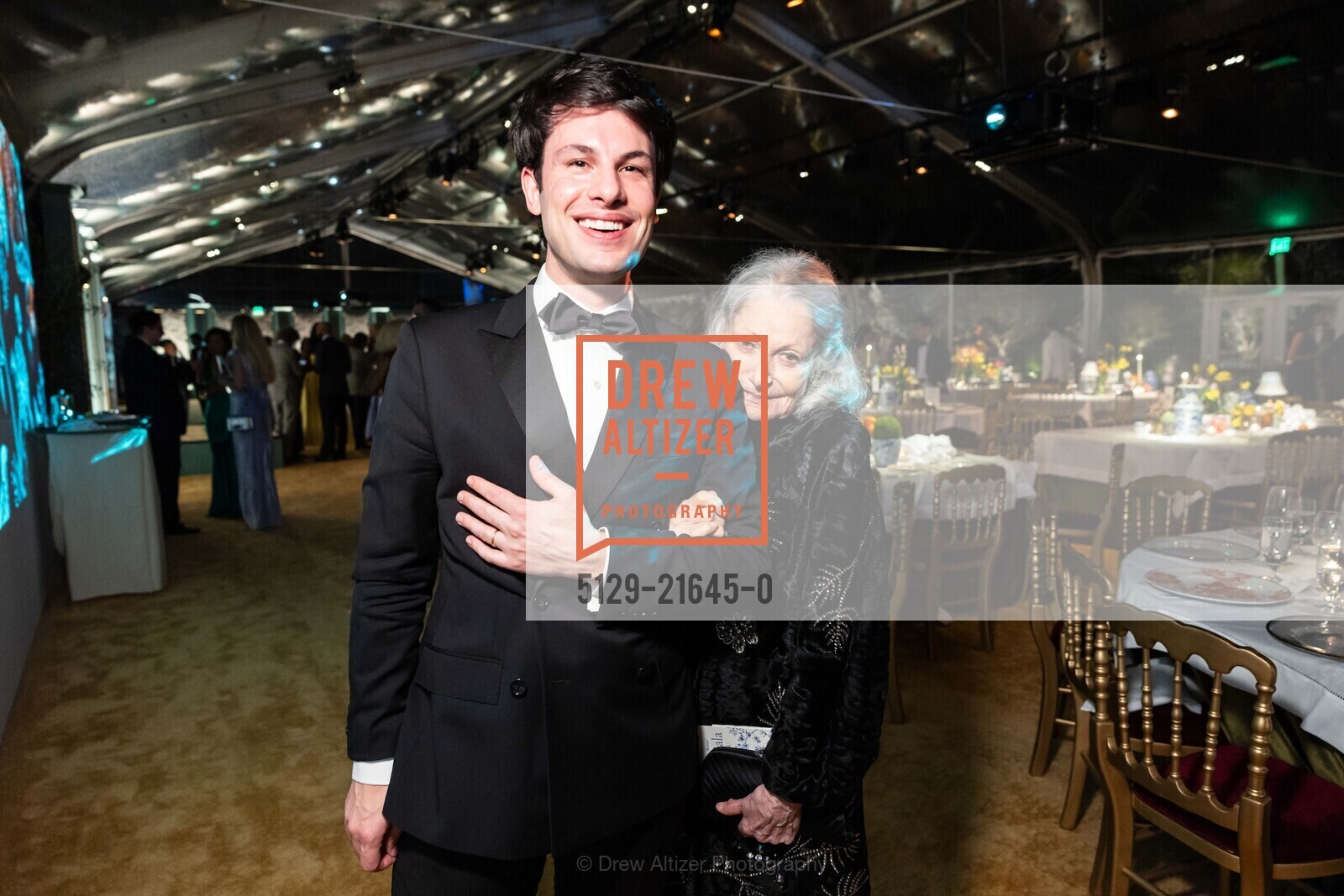 Furio Rinaldi, Denise Hale, Annual Gala 2024 with The deYoung and the Fine Arts Museums of San Francisco, de Young Museum. 50 Hagiwara Tea Garden Dr, SF, CA 94118 US, Photo #5129-21645-0 Furio Rinaldi, Denise Hale, Photo #5129-21645-0