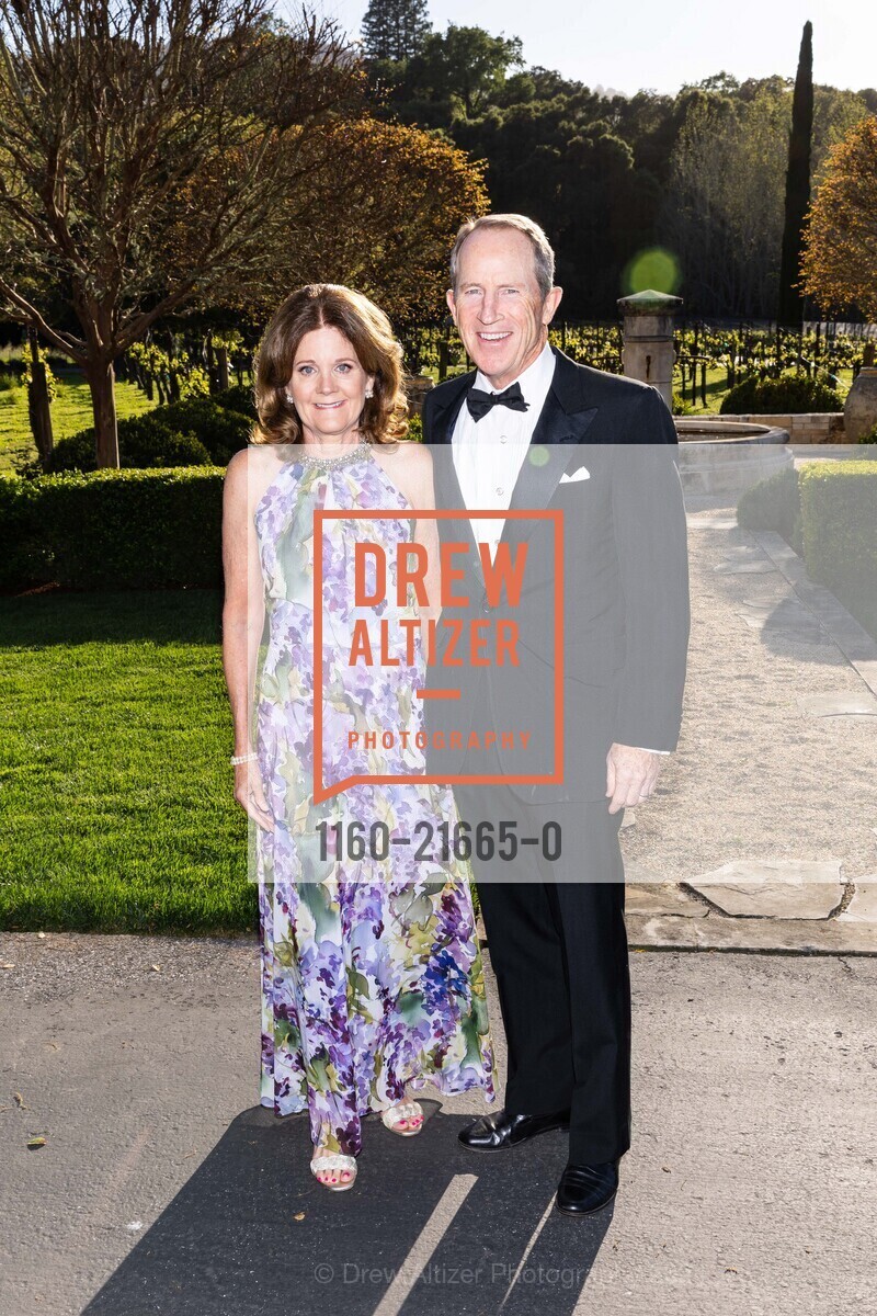 Julie Murphy, Dan Murphy, Part The Cloud Gala 2024, Private Residence, April 19th, 2024, Photo #1160-21665-0 Julie Murphy, Dan Murphy, Photo #1160-21665-0