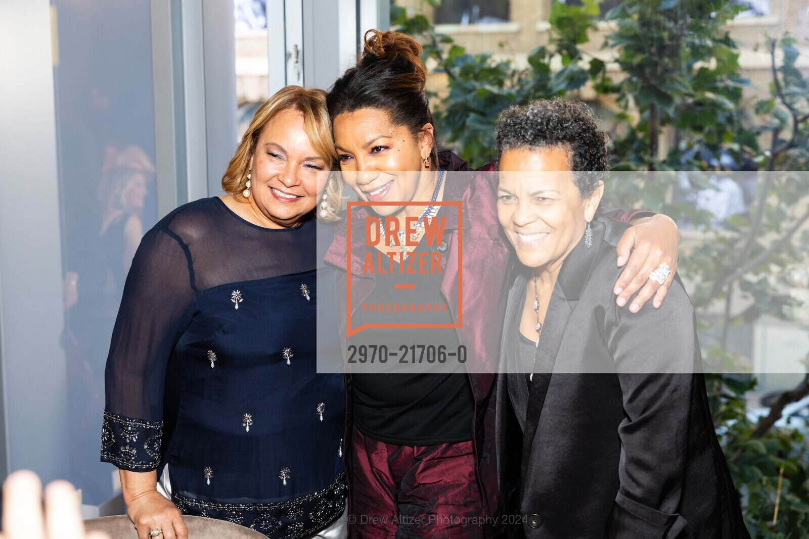 Lisa Jackson, Arthel Neville, Kathleen Francis, SFJAZZ Gala 2024 Honoring Patti Austin, SFJAZZ. 201 Franklin St, San Francisco, CA 94102, United States, May 9th, 2024, Photo #2970-21706-0 Lisa Jackson, Arthel Neville, Kathleen Francis, Photo #2970-21706-0