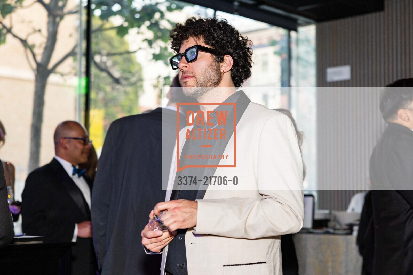 Lex Warshawsky, SFJAZZ Gala 2024 Honoring Patti Austin, SFJAZZ. 201 Franklin St, San Francisco, CA 94102, United States, May 9th, 2024, Photo #3374-21706-0 Lex Warshawsky, Photo #3374-21706-0