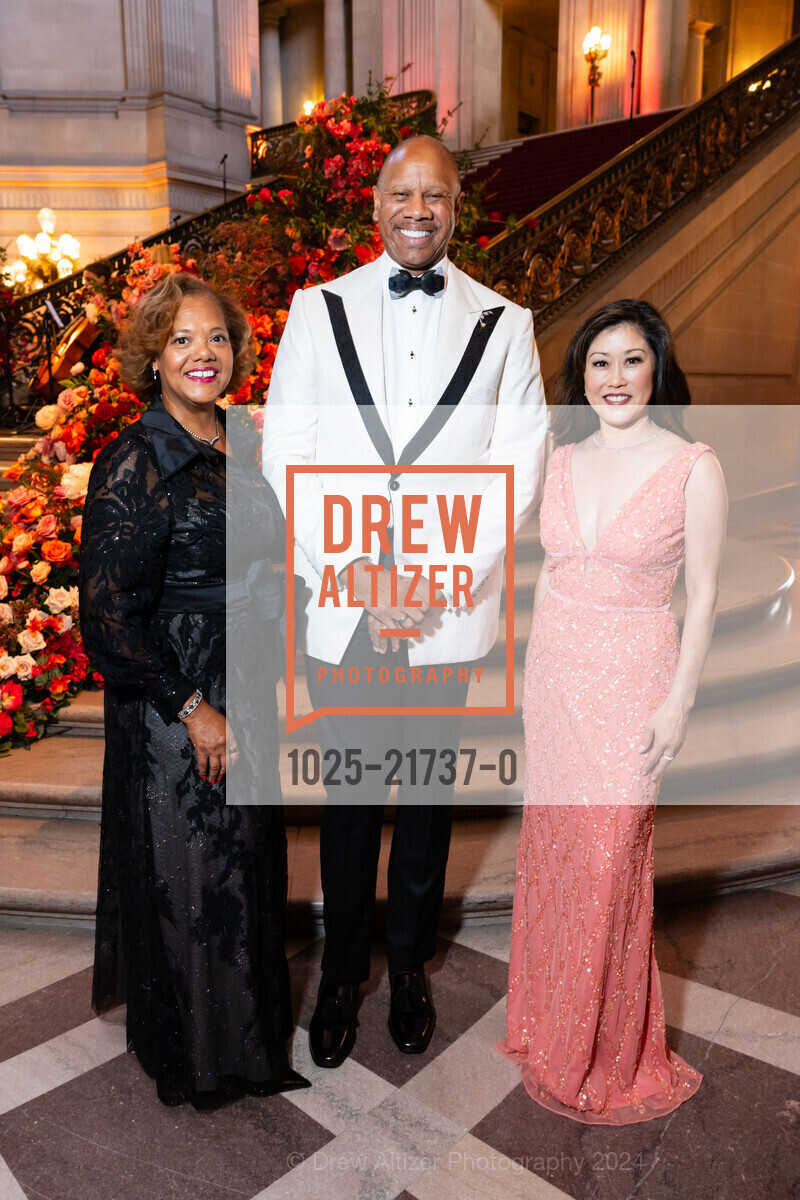 Cathy Lassiter, Wright Lassiter III, Kristi Yamaguchi, Humankindness Gala, San Francisco City Hall. 1 Dr Carlton B Goodlett Pl, SF, CA 94102 US, May 22nd, 2024, Photo #1025-21737-0 Cathy Lassiter, Wright Lassiter III, Kristi Yamaguchi, Photo #1025-21737-0
