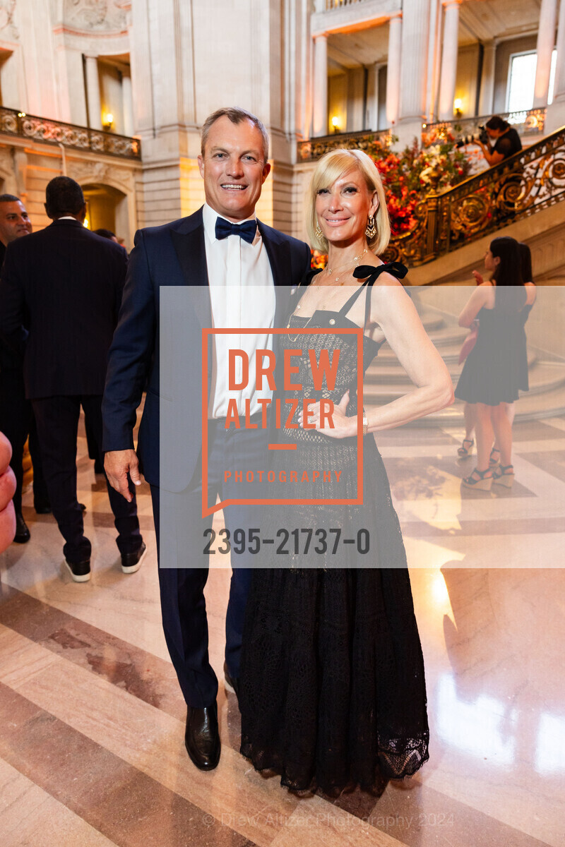 John Lynch, Janet Reilly, Humankindness Gala, San Francisco City Hall. 1 Dr Carlton B Goodlett Pl, SF, CA 94102 US, May 22nd, 2024, Photo #2395-21737-0 John Lynch, Janet Reilly, Photo #2395-21737-0