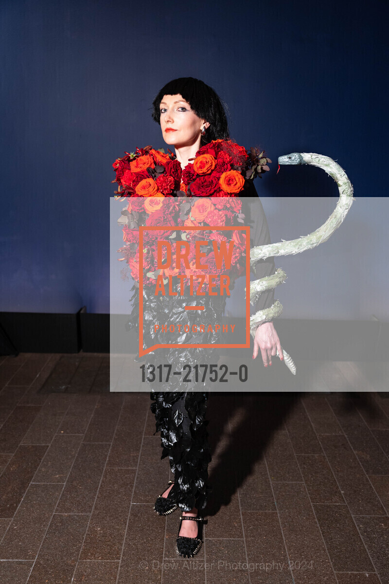 Katya Orlova, Bouquets to Art 40th Anniversary, de Young Museum. 50 Hagiwara Tea Garden Dr, SF, CA 94118 US, June 3rd, 2024, Photo #1317-21752-0 Katya Orlova, Photo #1317-21752-0