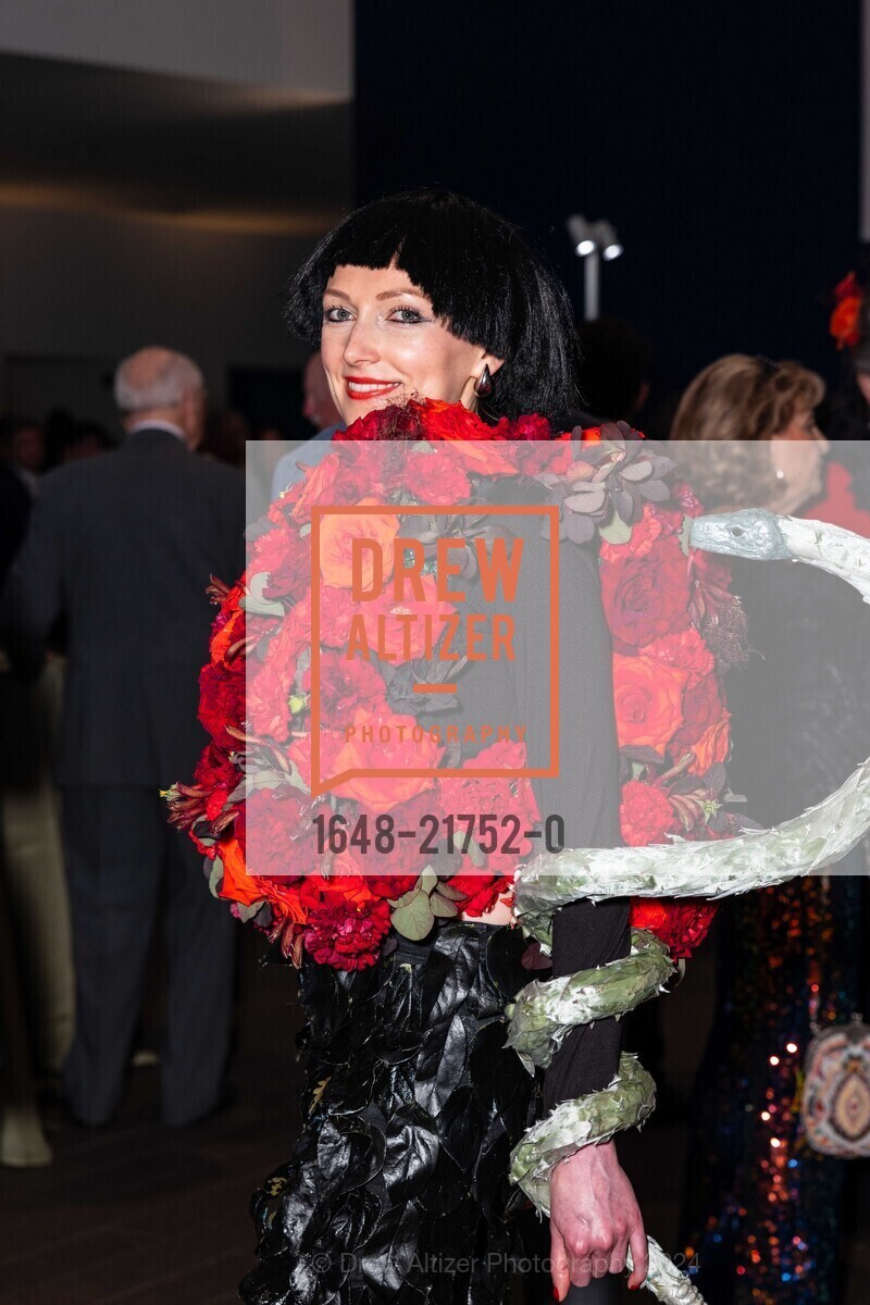Katya Orlova, Bouquets to Art 40th Anniversary, de Young Museum. 50 Hagiwara Tea Garden Dr, SF, CA 94118 US, June 3rd, 2024, Photo #1648-21752-0 Katya Orlova, Photo #1648-21752-0