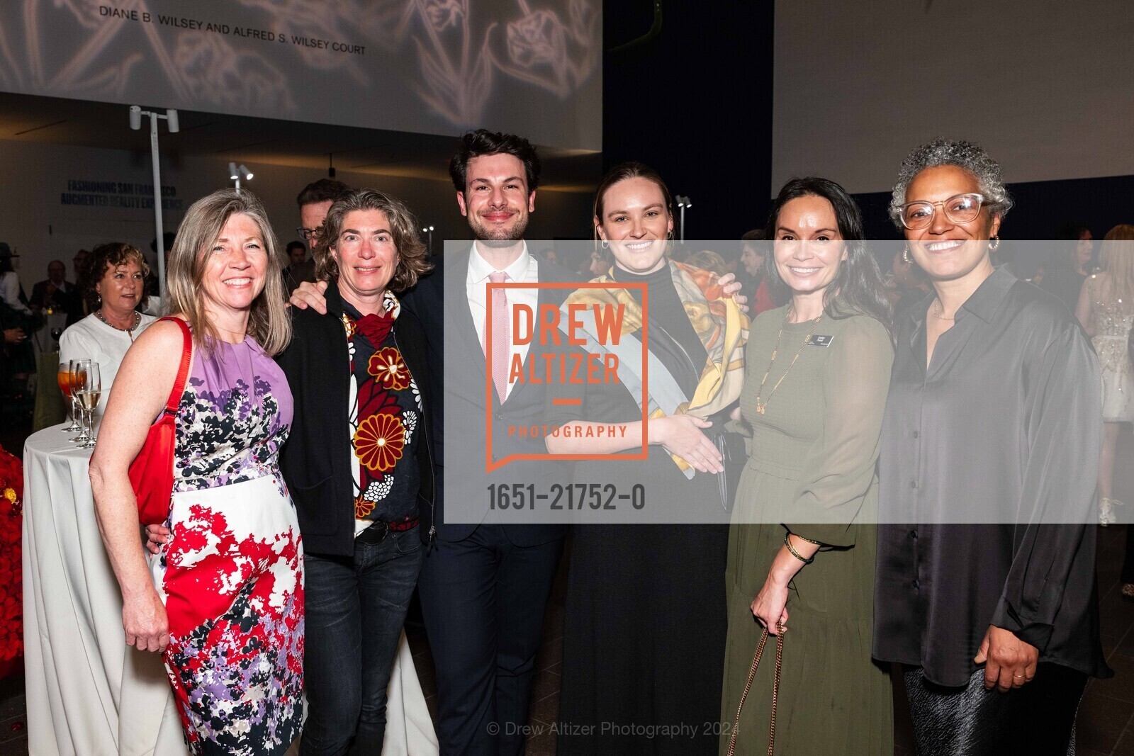 Lisa Grove, Claudia Schmuckli, Furio Rinaldi, Carolyn Prasad, Natasha Becker, Shannon Fredericks, Bouquets to Art 40th Anniversary, de Young Museum. 50 Hagiwara Tea Garden Dr, SF, CA 94118 US, June 3rd, 2024, Photo #1651-21752-0 Lisa Grove, Claudia Schmuckli, Furio Rinaldi, Carolyn Prasad, Natasha Becker, Shannon Fredericks, Photo #1651-21752-0