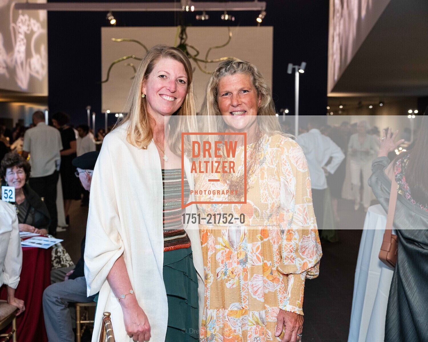 Nina Ward, Bouquets to Art 40th Anniversary, de Young Museum. 50 Hagiwara Tea Garden Dr, SF, CA 94118 US, June 3rd, 2024, Photo #1751-21752-0 Nina Ward, Photo #1751-21752-0