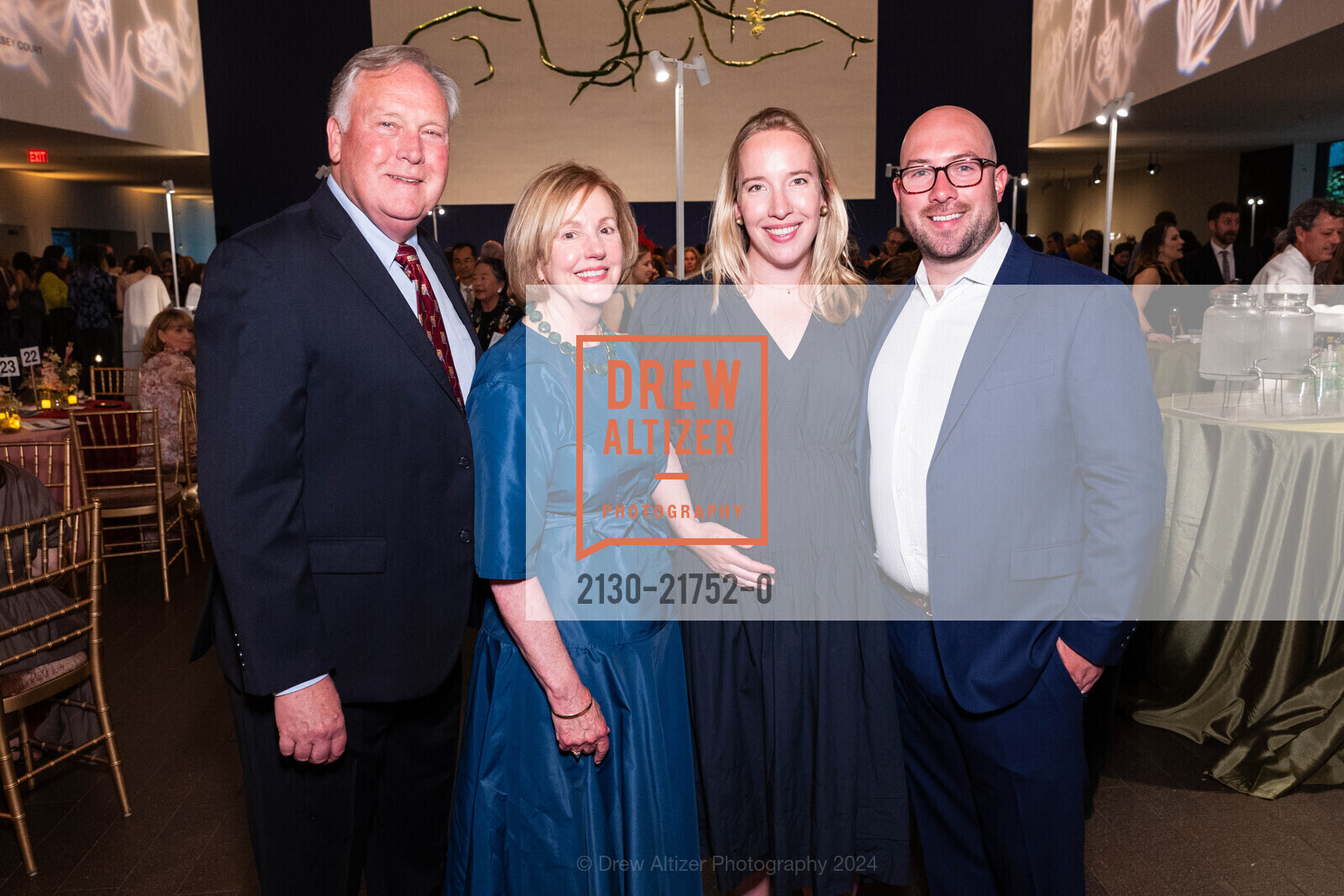 Jeffrey Noakes, Nancy Noakes, Katharine Leese, Hunter Leese, Bouquets to Art 40th Anniversary, de Young Museum. 50 Hagiwara Tea Garden Dr, SF, CA 94118 US, June 3rd, 2024, Photo #2130-21752-0 Jeffrey Noakes, Nancy Noakes, Katharine Leese, Hunter Leese, Photo #2130-21752-0
