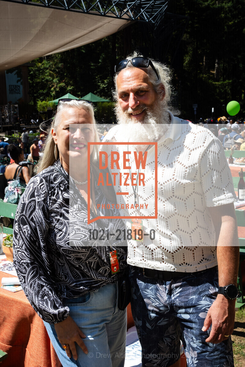 Sibyl Kaufman, David Kaufman, Steel Pulse and Chaka Khan perform at Stern Grove's BIG PICNIC 2024 Day 2, Sigmund Stern Recreation Grove. 2750 19th Ave, August 25th, 2024, Photo #1021-21819-0 Sibyl Kaufman, David Kaufman, Photo #1021-21819-0