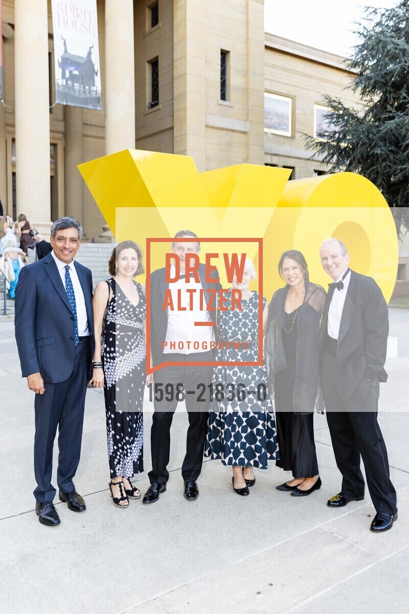 David Wagonfeld, Alison Wagonfeld, Rory O’Driscoll, Olive O’Driscoll, Joyce Chung, Rene Lacerte, Museums By Moonlight 2024, Cantor Arts Center. 328 Lomita Dr, September 14th, 2024, Photo #1598-21836-0 David Wagonfeld, Alison Wagonfeld, Rory O’Driscoll, Olive O’Driscoll, Joyce Chung, Rene Lacerte, Photo #1598-21836-0