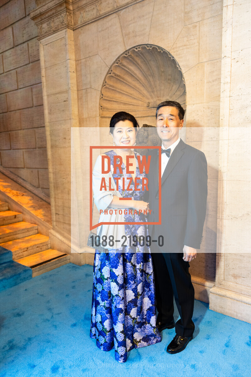 Lillian Chun, David Chun, Asian Art Museum's 2024 Gala: HALLYU!, Asian Art Museum. 200 Larkin Street, October 24th, 2024, Photo #1088-21909-0 Lillian Chun, David Chun, Photo #1088-21909-0