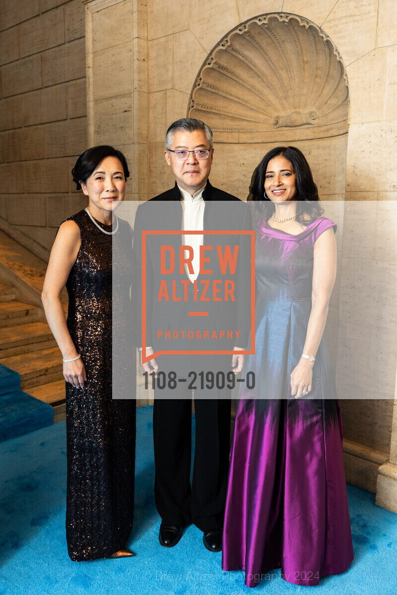 Salle Yoo, Jay Xu, Varsha Rao, Asian Art Museum's 2024 Gala: HALLYU!, Asian Art Museum. 200 Larkin Street, October 24th, 2024, Photo #1108-21909-0 Salle Yoo, Jay Xu, Varsha Rao, Photo #1108-21909-0