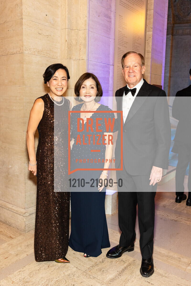 Salle Yoo, Thao Dodson, Jerome Dodson, Asian Art Museum's 2024 Gala: HALLYU!, Asian Art Museum. 200 Larkin Street, October 24th, 2024, Photo #1210-21909-0 Salle Yoo, Thao Dodson, Jerome Dodson, Photo #1210-21909-0