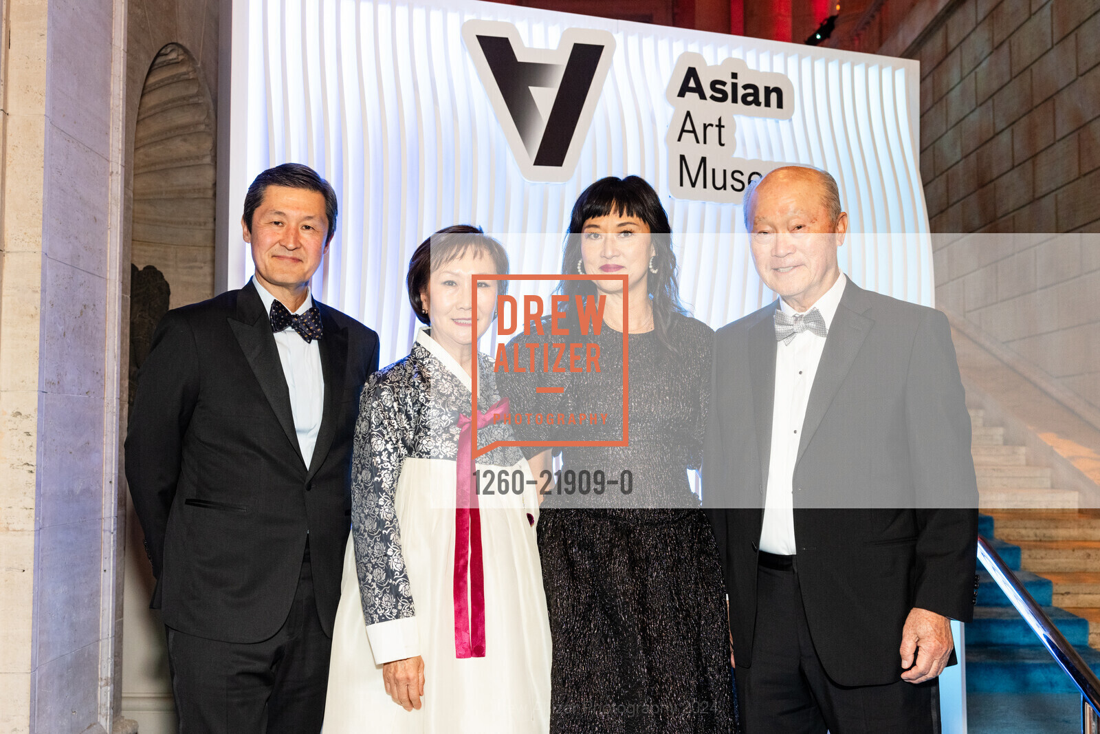 Aaron Kim, Sarah Kim-Lee, Christine Y Kim, Bill Kim, Asian Art Museum's 2024 Gala: HALLYU!, Asian Art Museum. 200 Larkin Street, October 24th, 2024, Photo #1260-21909-0 Aaron Kim, Sarah Kim-Lee, Christine Y Kim, Bill Kim, Photo #1260-21909-0