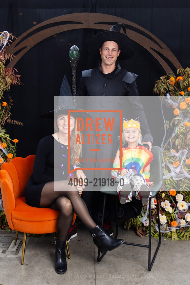 Hannah Stenmark, Carle Stenmark, California Academy of Sciences' SuperNatural Halloween, California Academy of Sciences. 55 Music Concourse Drive, October 26th, 2024, Photo #4009-21918-0 Hannah Stenmark, Carle Stenmark, Photo #4009-21918-0