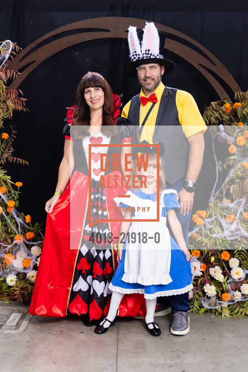 Andrea Marks, Leona Marks, Ryan Marks, California Academy of Sciences' SuperNatural Halloween, California Academy of Sciences. 55 Music Concourse Drive, October 26th, 2024, Photo #4013-21918-0 Andrea Marks, Leona Marks, Ryan Marks, Photo #4013-21918-0