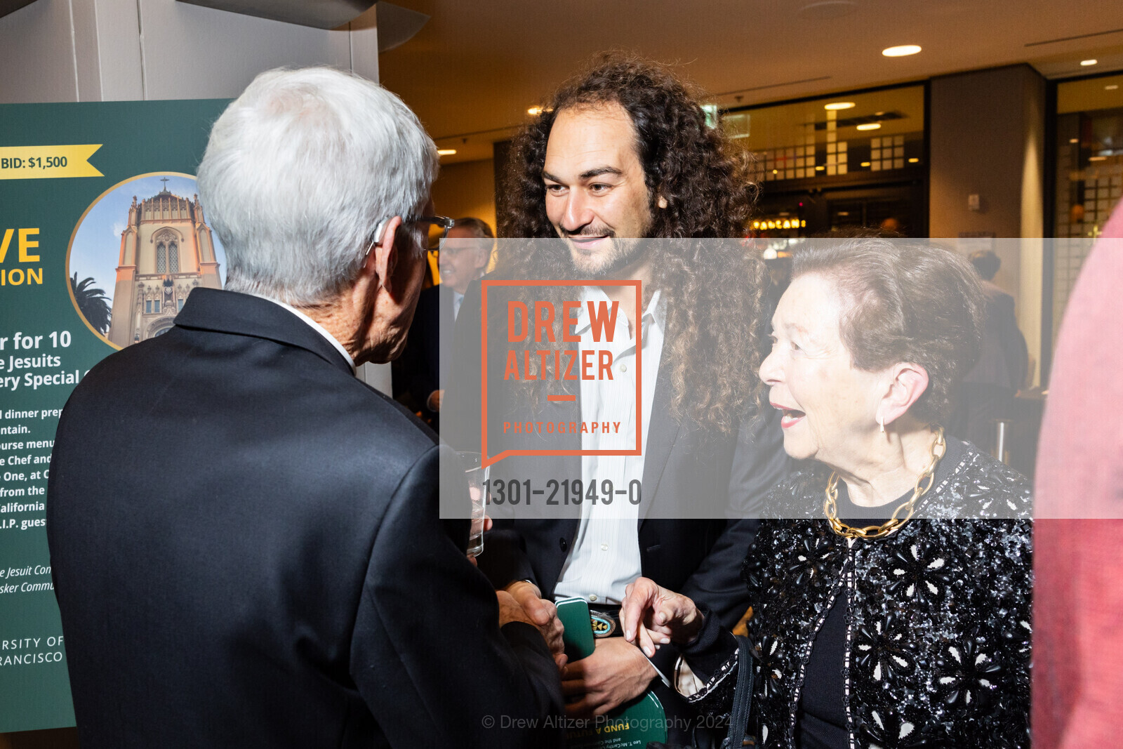 Adam Swig, Roselyne Swig, Leo T. McCarthy Award presented to Nancy Pelosi by The University of San Francisco, Hyatt Regency. 5 Embarcadero Ctr, November 21st, 2024, Photo #1301-21949-0 Adam Swig, Roselyne Swig, Photo #1301-21949-0