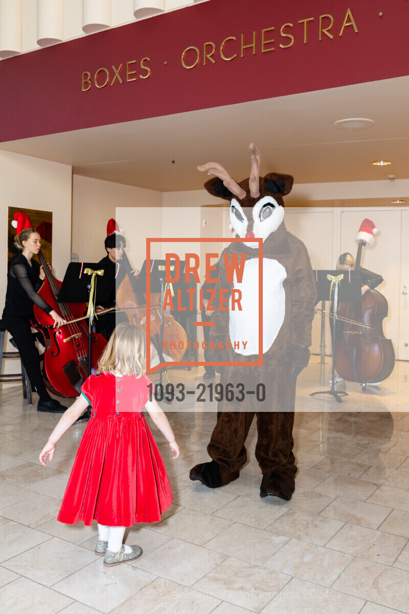 Atmosphere, DECK THE HALL with The San Francisco Symphony, Davies Symphony Hall. 201 Van Ness Avenue, December 8th, 2024, Photo #1093-21963-0 Atmosphere, Photo #1093-21963-0