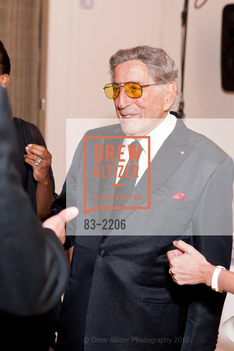 Tony Bennett, Photo #83-2206