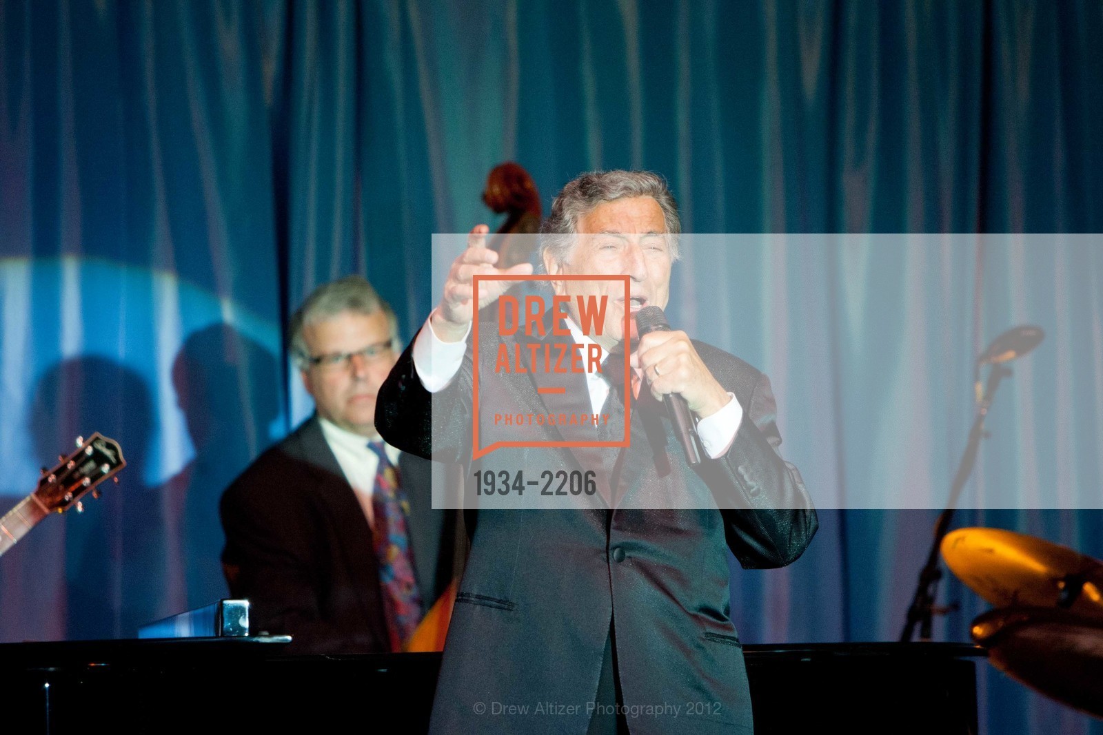 Tony Bennett, Photo #1934-2206