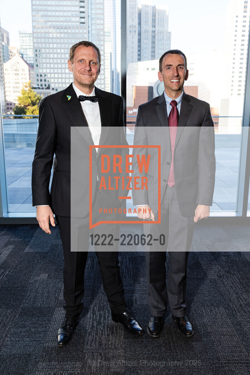 Emmanuel Texier, Ryan Hoverman, The Surrealist Ball 2025 benefitting Le Lycée Français de San Francisco, City View at Sony Metreon. 135 Fourth Street, March 22nd, 2025, Photo #1222-22062-0 Emmanuel Texier, Ryan Hoverman, Photo #1222-22062-0