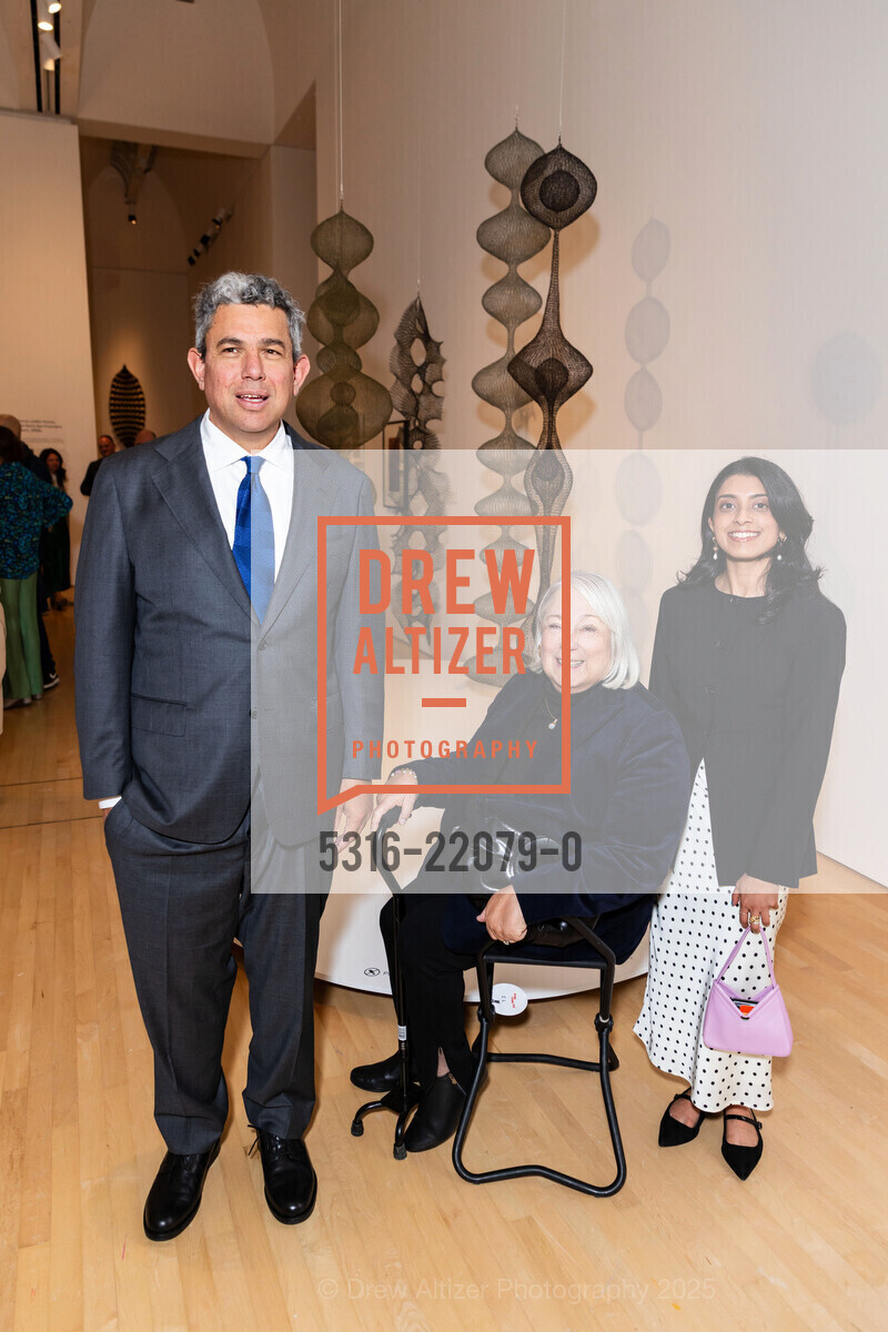 Max Lanier, Judy Clarke, Priya Parthasarathy, SFMOMA's RUTH ASAWA: RETROSPECTIVE Exhibit Opening, SFMOMA, SFMOMA. 151 3rd Street, April 2nd, 2025, Photo #5316-22079-0 Max Lanier, Judy Clarke, Priya Parthasarathy, Photo #5316-22079-0