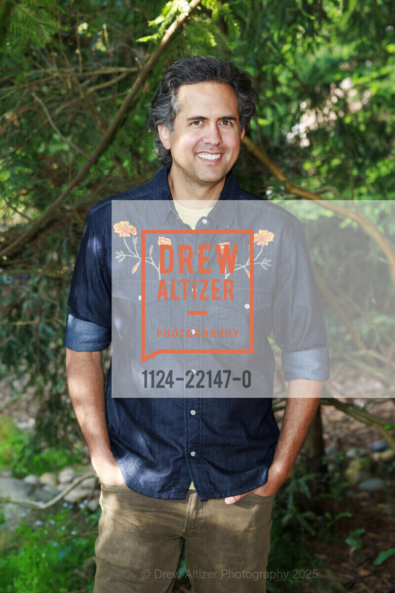 Eric Fishman, Save the Redwoods League TAKE ME TO THE TREES 2025, National AIDS Memorial Grove. Bowling Green Dr, May 3rd, 2025, Photo #1124-22147-0 Eric Fishman, Photo #1124-22147-0