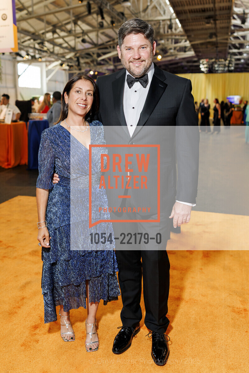 Stacy Perry, Matthew Perry, Meals on Wheels SF Star Chefs & Vintners Gala, 2 Marina Boulevard. 2 Marina Boulevard, May 18th, 2025, Photo #1054-22179-0 Stacy Perry, Matthew Perry, Photo #1054-22179-0