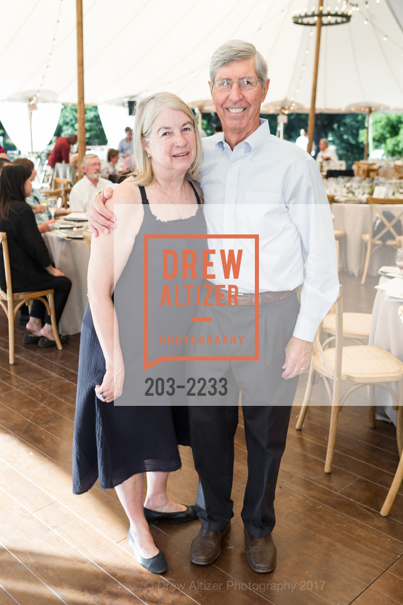 Gay Krause, Bill Krause, Silicon Valley Wine Auction 2017, Runnymede Farm. 980 Runnymede Rd. Woodside, California, May 20th, 2017, Photo #203-2233 Gay Krause, Bill Krause, Photo #203-2233